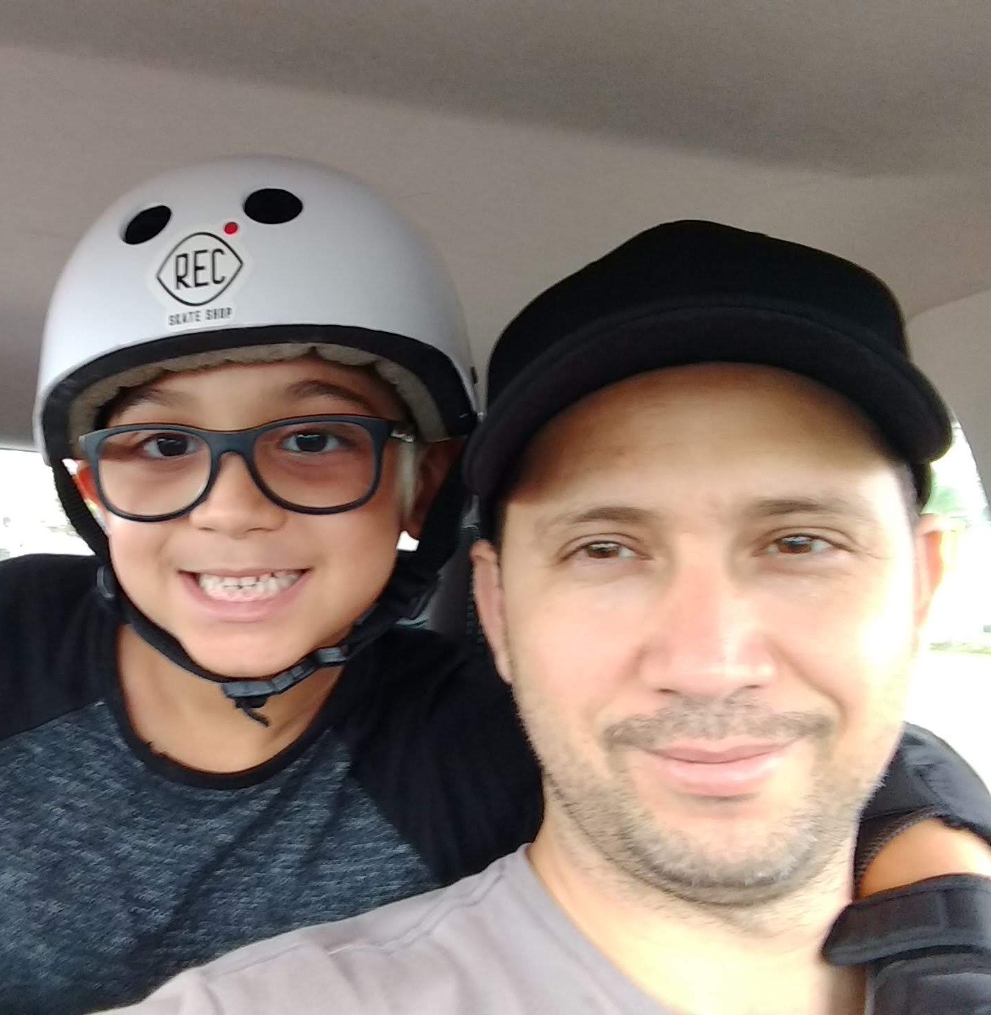 Harlem and Kauan in the car, 2019